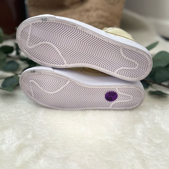 Nike Cream High-Top Sneakers Classic Canvas Design - Picture 11 of 11